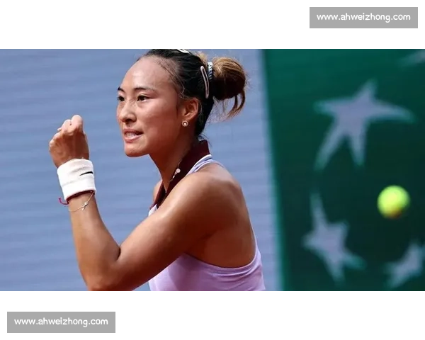 郑钦文首入温网夺冠前十却再遭一轮游！萨巴伦卡领跑热门榜，莱巴金娜成最大黑马