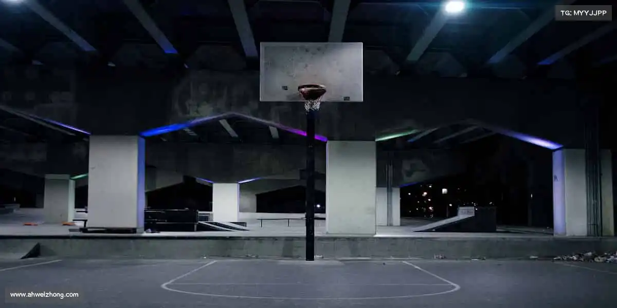 米兰·(milan)体育官网足球划过天空的弧线，是青春最动人的轨迹！⚽